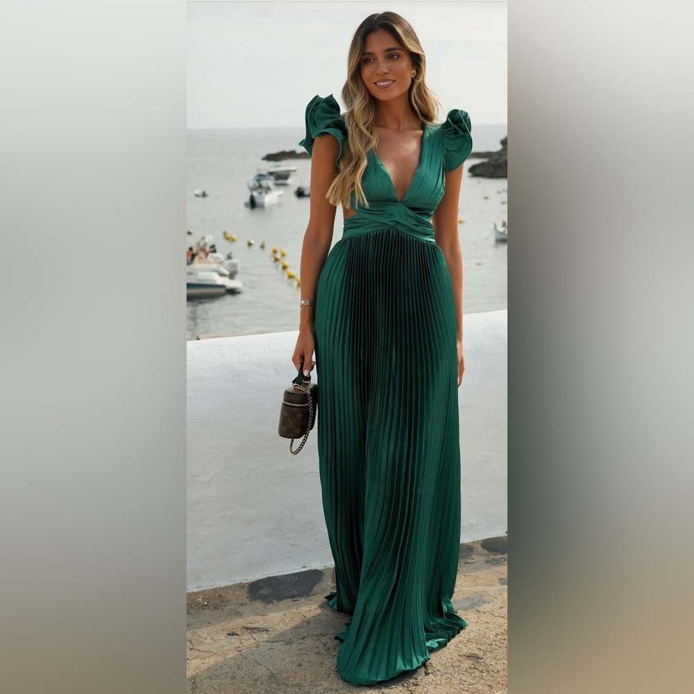 Elegant Green Pleated Dress